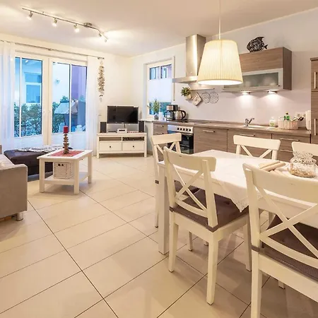 Annika Ankerplatz * Sellin (Rugen)